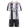 Maglie da calcio Juventus Prima Maglia Bambino 2025-26 Manica Corta + Pantaloni corti) Maglie da calcio Juventus Prima Maglia Bambino 2025-26 Manica Corta + Pantaloni corti)